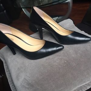 Black Michael Kors pump. Size 6. Heel 3 1/4